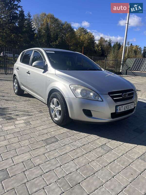 Хэтчбек Kia Ceed 2008 в Надворной