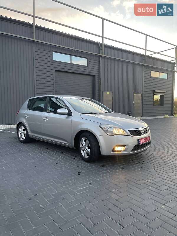 Хэтчбек Kia Ceed 2010 в Кропивницком