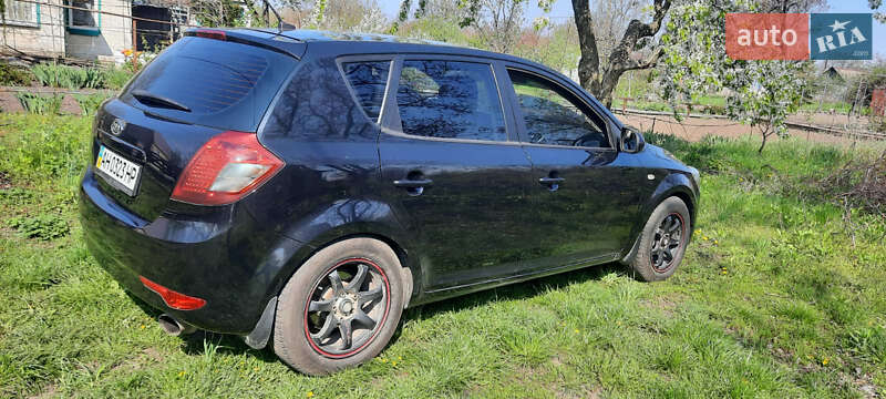 Хетчбек Kia Ceed 2009 в Горішніх Плавнях