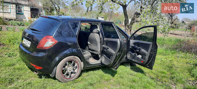 Хетчбек Kia Ceed 2009 в Горішніх Плавнях