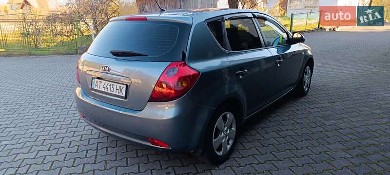 Хэтчбек Kia Ceed 2008 в Надворной