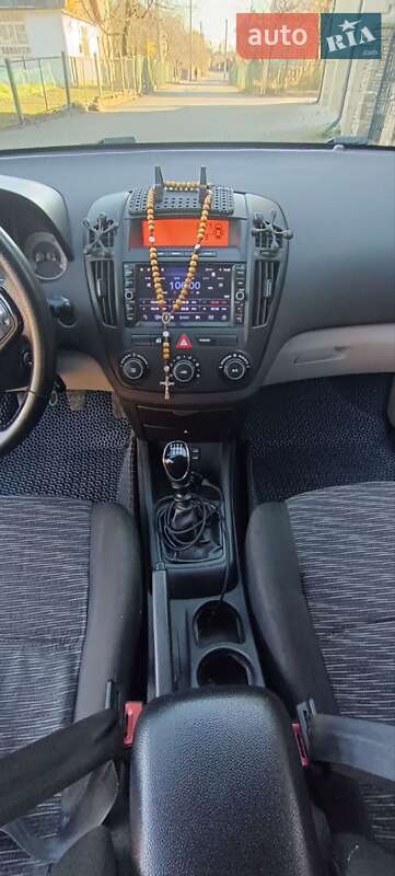 Хэтчбек Kia Ceed 2008 в Надворной