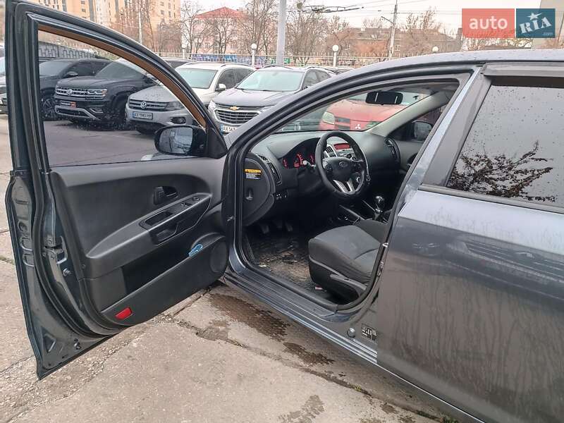 Хэтчбек Kia Ceed 2009 в Харькове