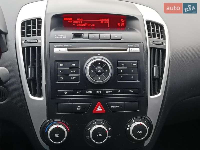 Хэтчбек Kia Ceed 2009 в Харькове