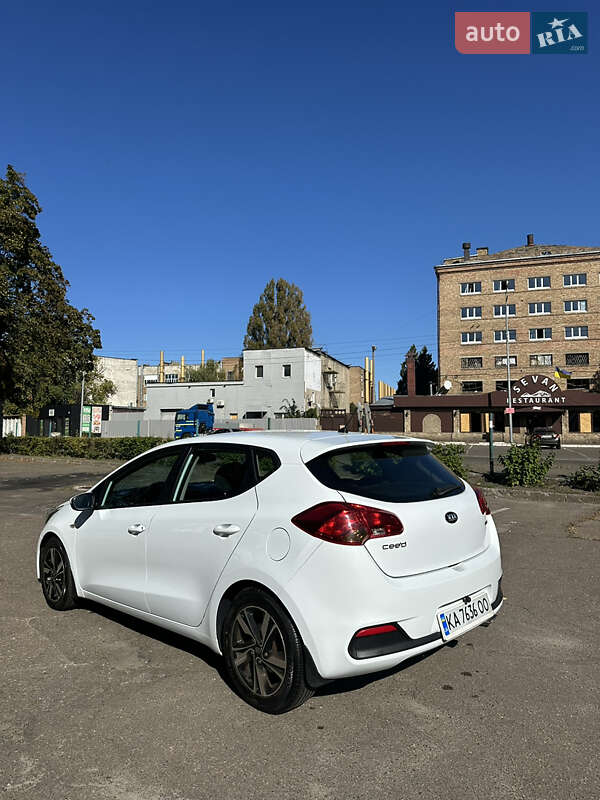 Хетчбек Kia Ceed 2015 в Києві фото 2 Хетчбек Kia Ceed 2015 в Києві