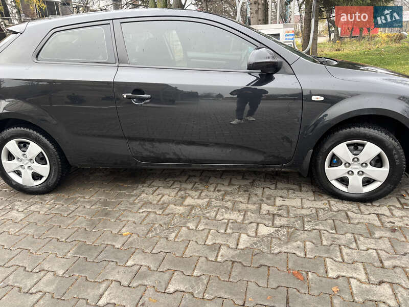 Хетчбек Kia Ceed 2008 в Новоселиці