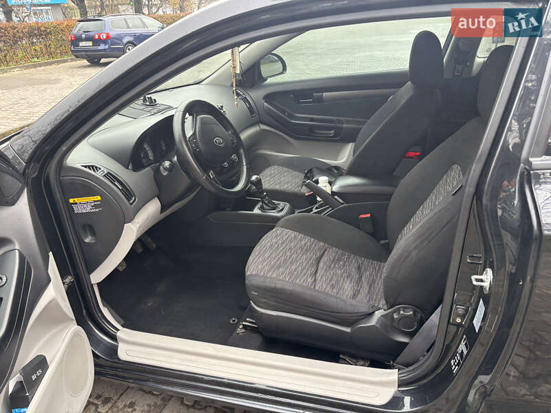 Хетчбек Kia Ceed 2008 в Новоселиці