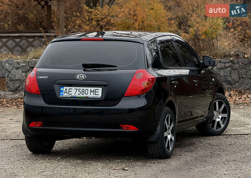 Хэтчбек Kia Ceed 2008 в Днепре