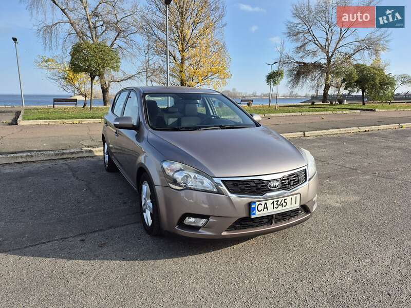 Хэтчбек Kia Ceed 2010 в Черкассах