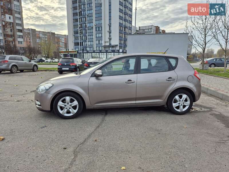 Хэтчбек Kia Ceed 2010 в Черкассах