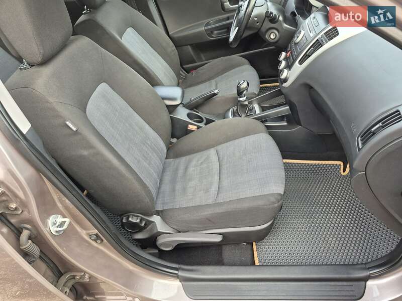 Хэтчбек Kia Ceed 2010 в Черкассах