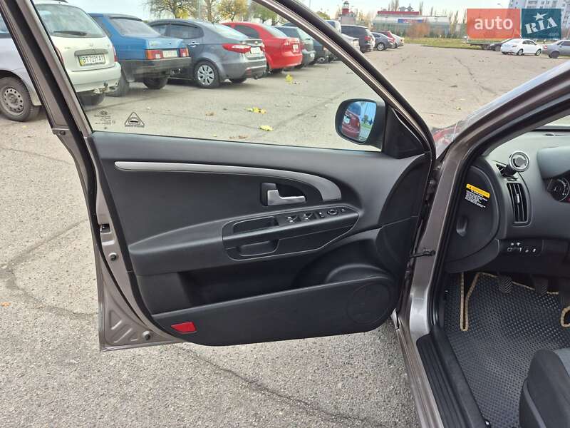 Хэтчбек Kia Ceed 2010 в Черкассах