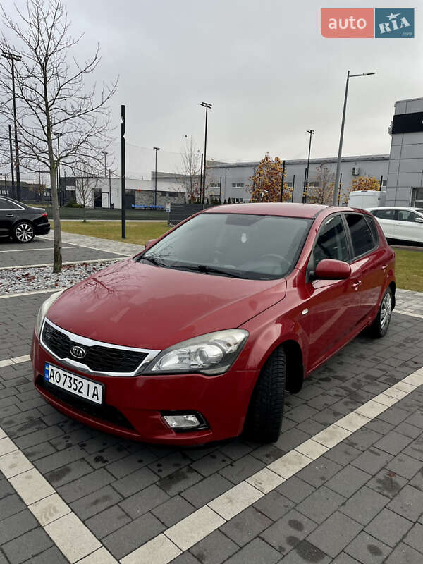 Хэтчбек Kia Ceed 2010 в Мукачево