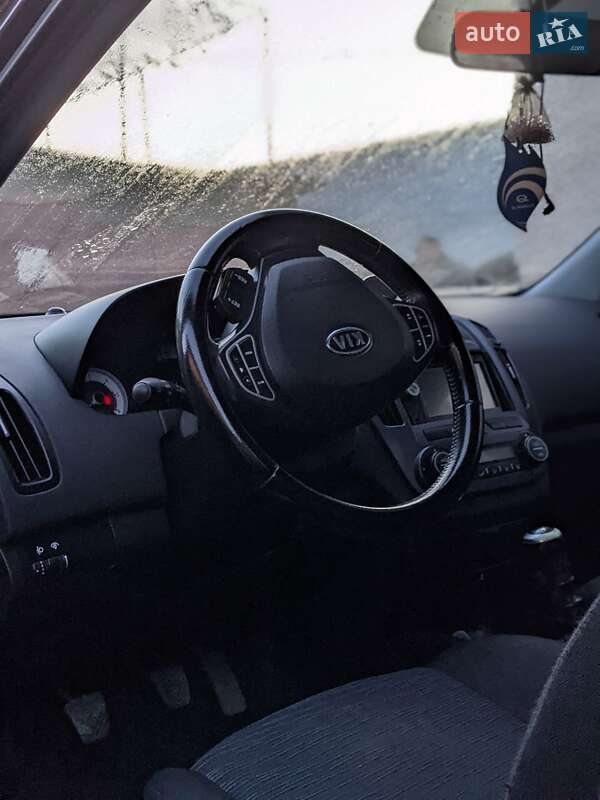 Универсал Kia Ceed 2009 в Бурштыне