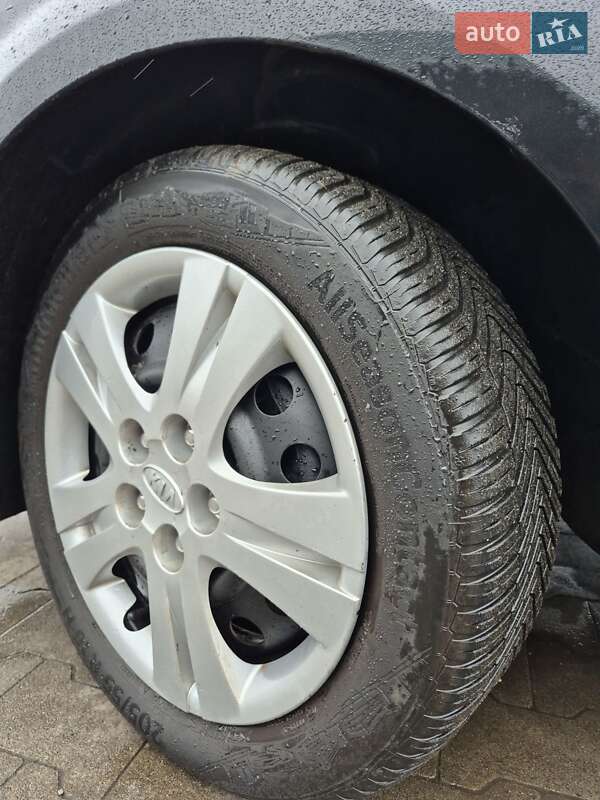 Хэтчбек Kia Ceed 2008 в Конотопе
