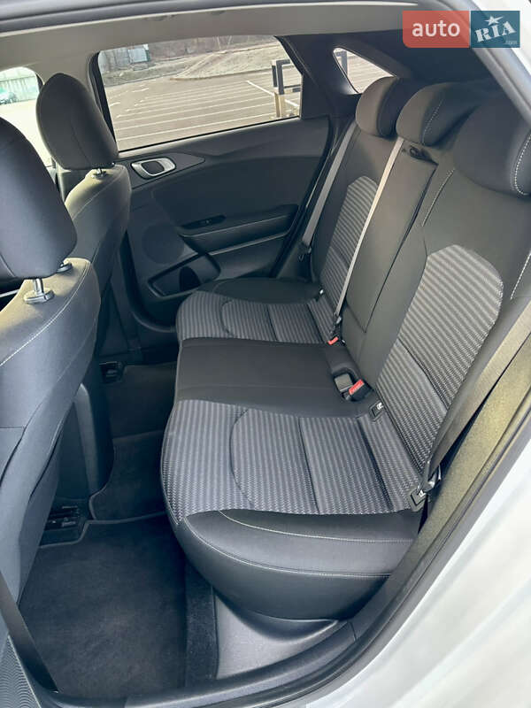 Хетчбек Kia Ceed 2022 в Києві фото 26 Хетчбек Kia Ceed 2022 в Києві