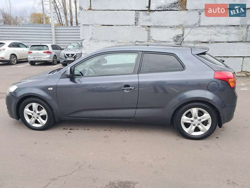 Хэтчбек Kia Ceed 2008 в Ирпене