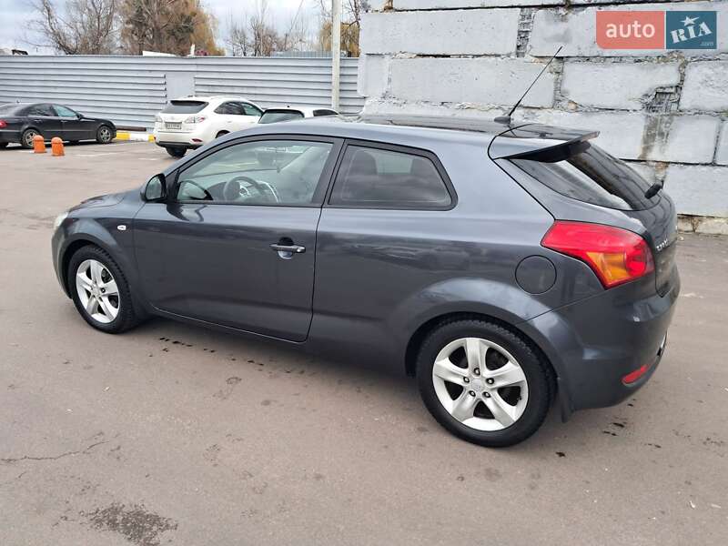 Хэтчбек Kia Ceed 2008 в Ирпене