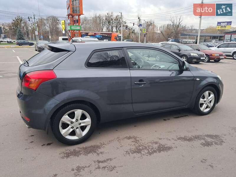 Хэтчбек Kia Ceed 2008 в Ирпене