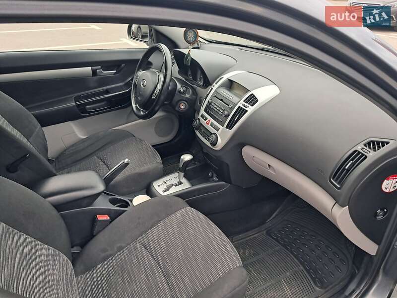 Хэтчбек Kia Ceed 2008 в Ирпене