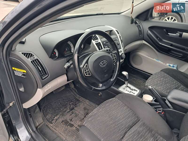 Хэтчбек Kia Ceed 2008 в Ирпене