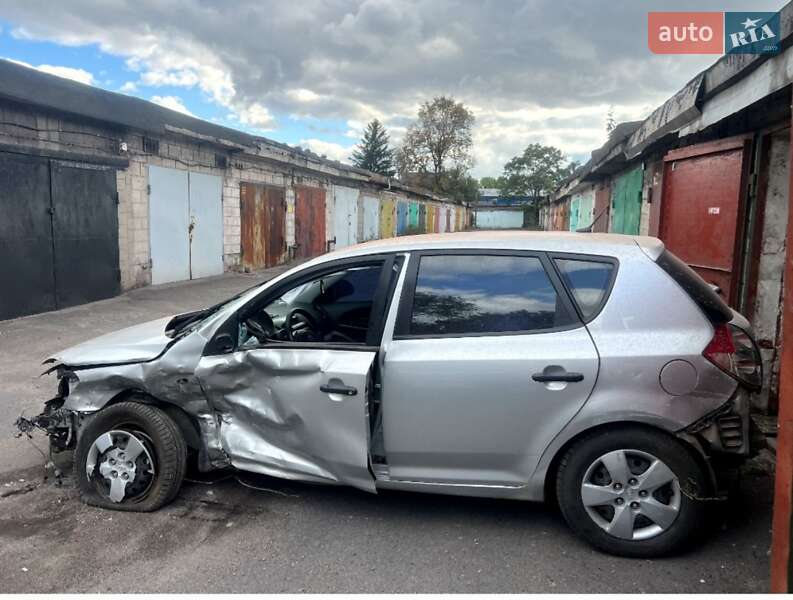 Хэтчбек Kia Ceed 2008 в Каменском