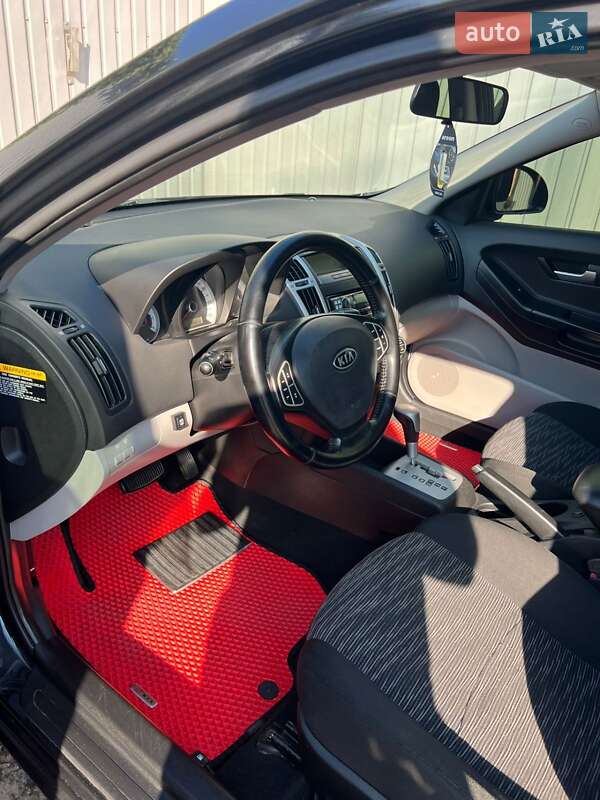 Хэтчбек Kia Ceed 2008 в Киеве