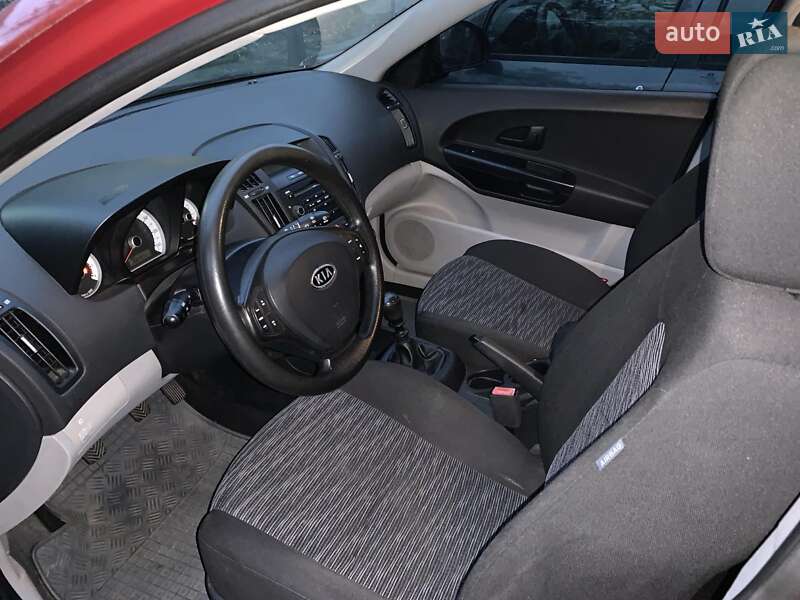 Хэтчбек Kia Ceed 2007 в Киеве