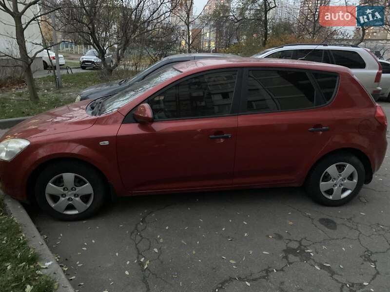 Хэтчбек Kia Ceed 2007 в Киеве