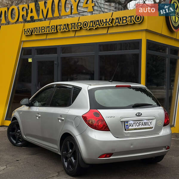 Хэтчбек Kia Ceed 2008 в Киеве