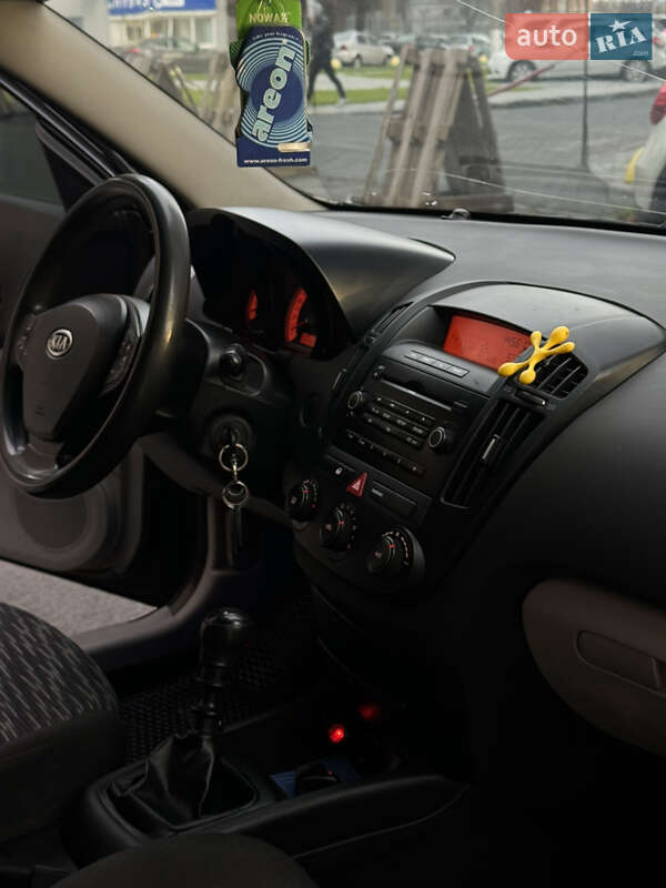 Хэтчбек Kia Ceed 2008 в Киеве