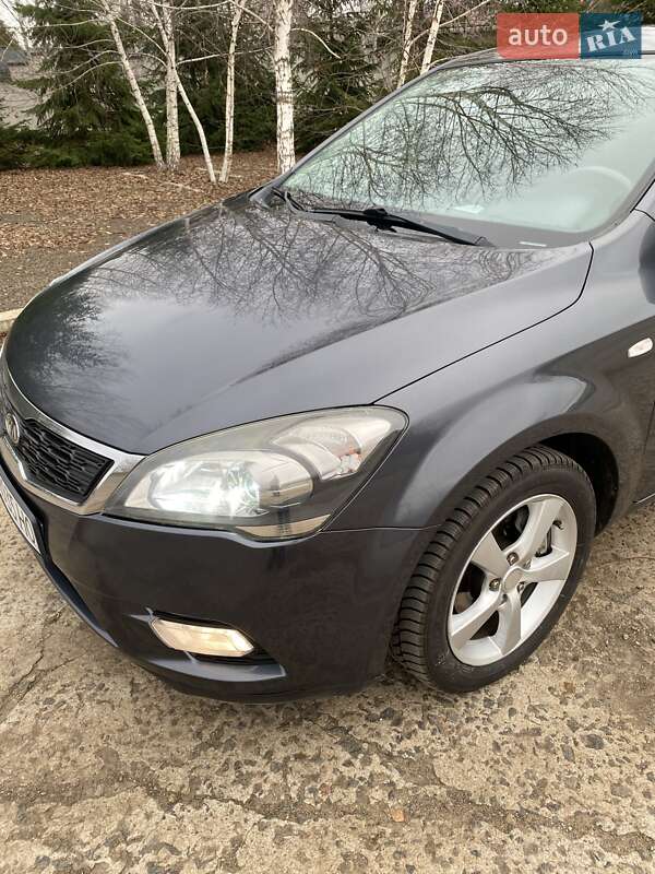 Хетчбек Kia Ceed 2011 в Южноукраїнську фото 2 Хетчбек Kia Ceed 2011 в Южноукраїнську