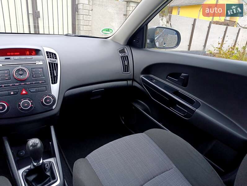 Универсал Kia Ceed 2011 в Луцке