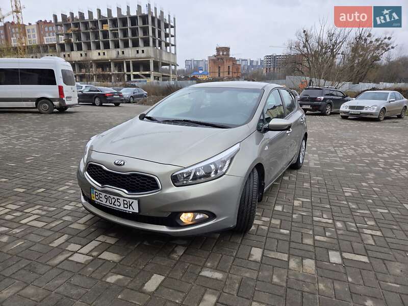 Хэтчбек Kia Ceed 2014 в Черновцах