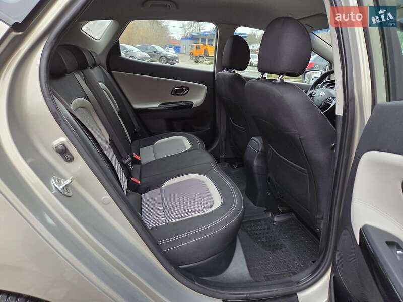 Хэтчбек Kia Ceed 2014 в Черновцах