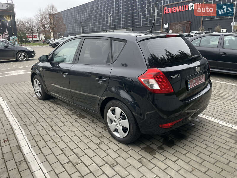 Хэтчбек Kia Ceed 2010 в Луцке