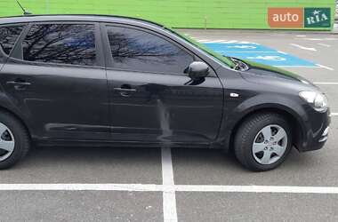 Хэтчбек Kia Ceed 2011 в Киеве