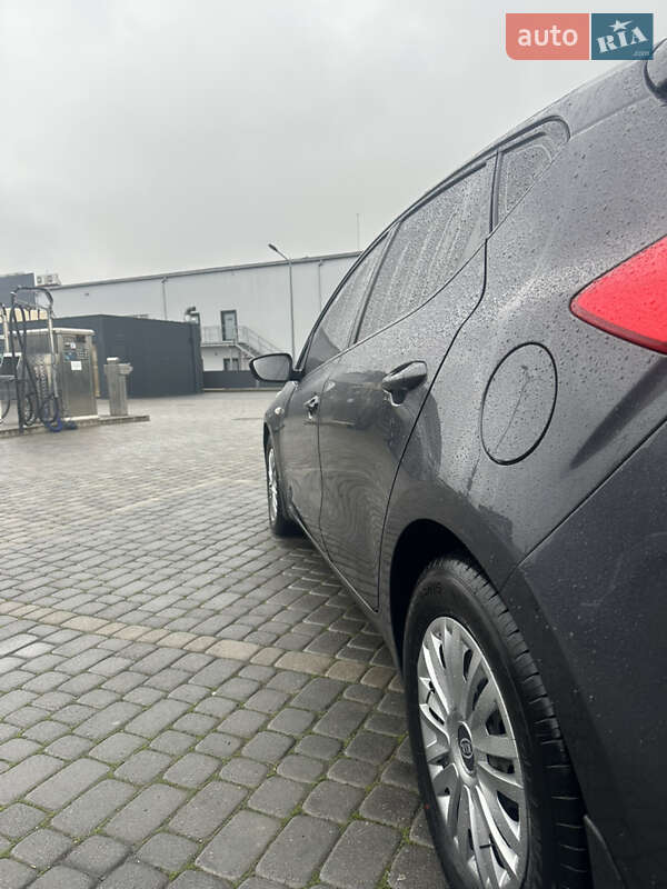 Хэтчбек Kia Ceed 2013 в Мукачево