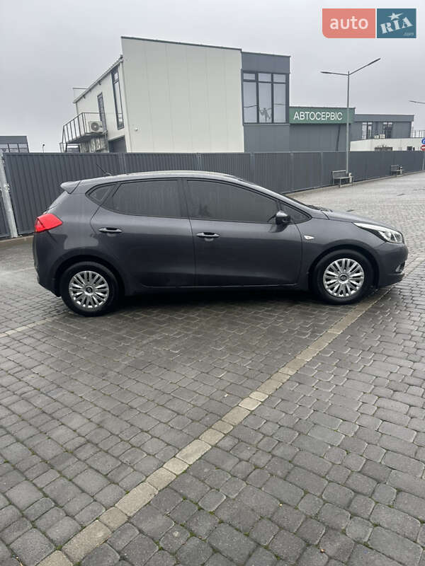 Хэтчбек Kia Ceed 2013 в Мукачево