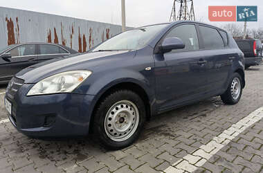 Хэтчбек Kia Ceed 2009 в Черновцах