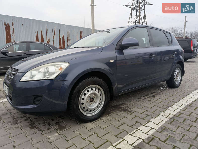Хэтчбек Kia Ceed 2009 в Черновцах