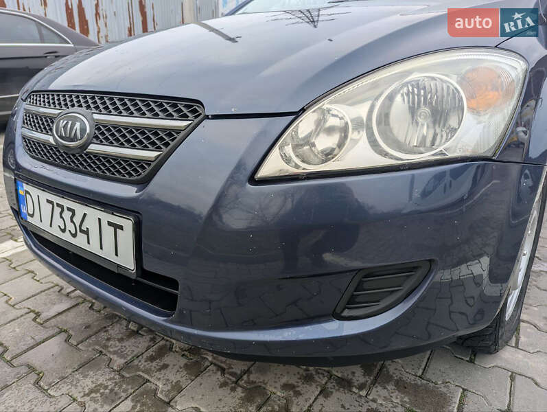 Хэтчбек Kia Ceed 2009 в Черновцах