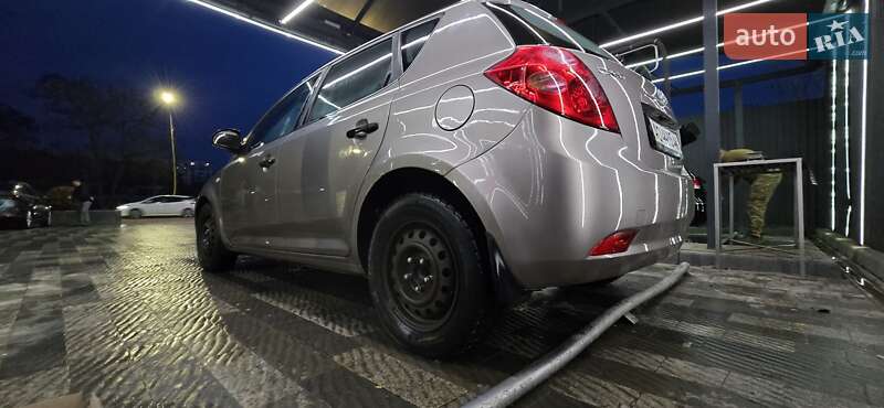 Хэтчбек Kia Ceed 2007 в Ужгороде