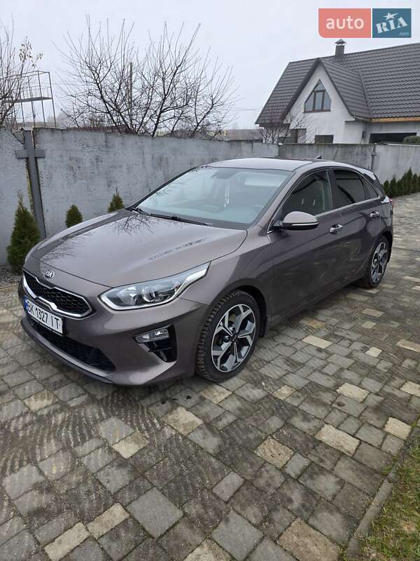 Хэтчбек Kia Ceed 2019 в Сарнах