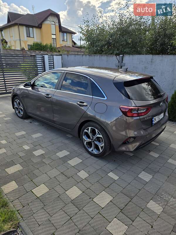 Хэтчбек Kia Ceed 2019 в Сарнах