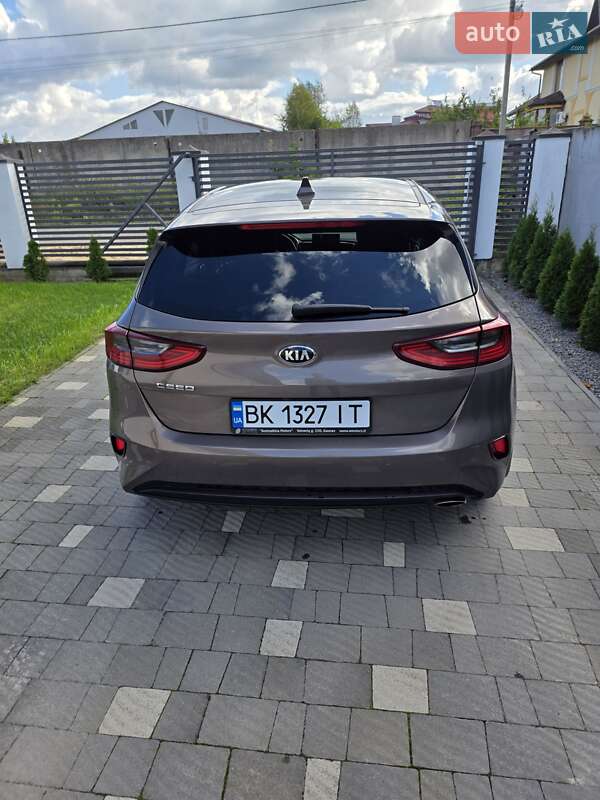 Хэтчбек Kia Ceed 2019 в Сарнах