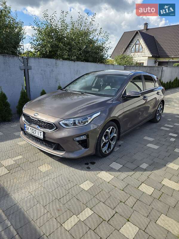Хэтчбек Kia Ceed 2019 в Сарнах
