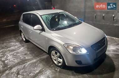 Хэтчбек Kia Ceed 2008 в Буче