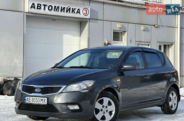 Хэтчбек Kia Ceed 2009 в Кривом Роге