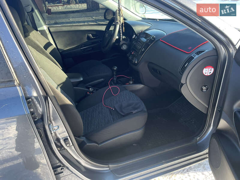 Хэтчбек Kia Ceed 2008 в Коростене фото 13 Хэтчбек Kia Ceed 2008 в Коростене